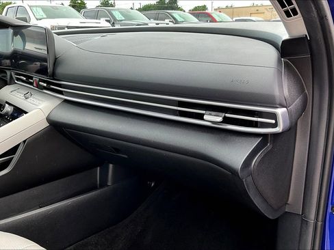 Used 2023 Hyundai Elantra Limited w/ Cargo Package image 19