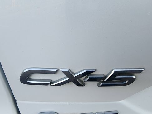 Used 2018 MAZDA CX-5 Touring w/ Preferred Equipment Package FWD image 10