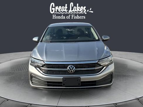 Used 2024 Volkswagen Jetta SE FWD image 8