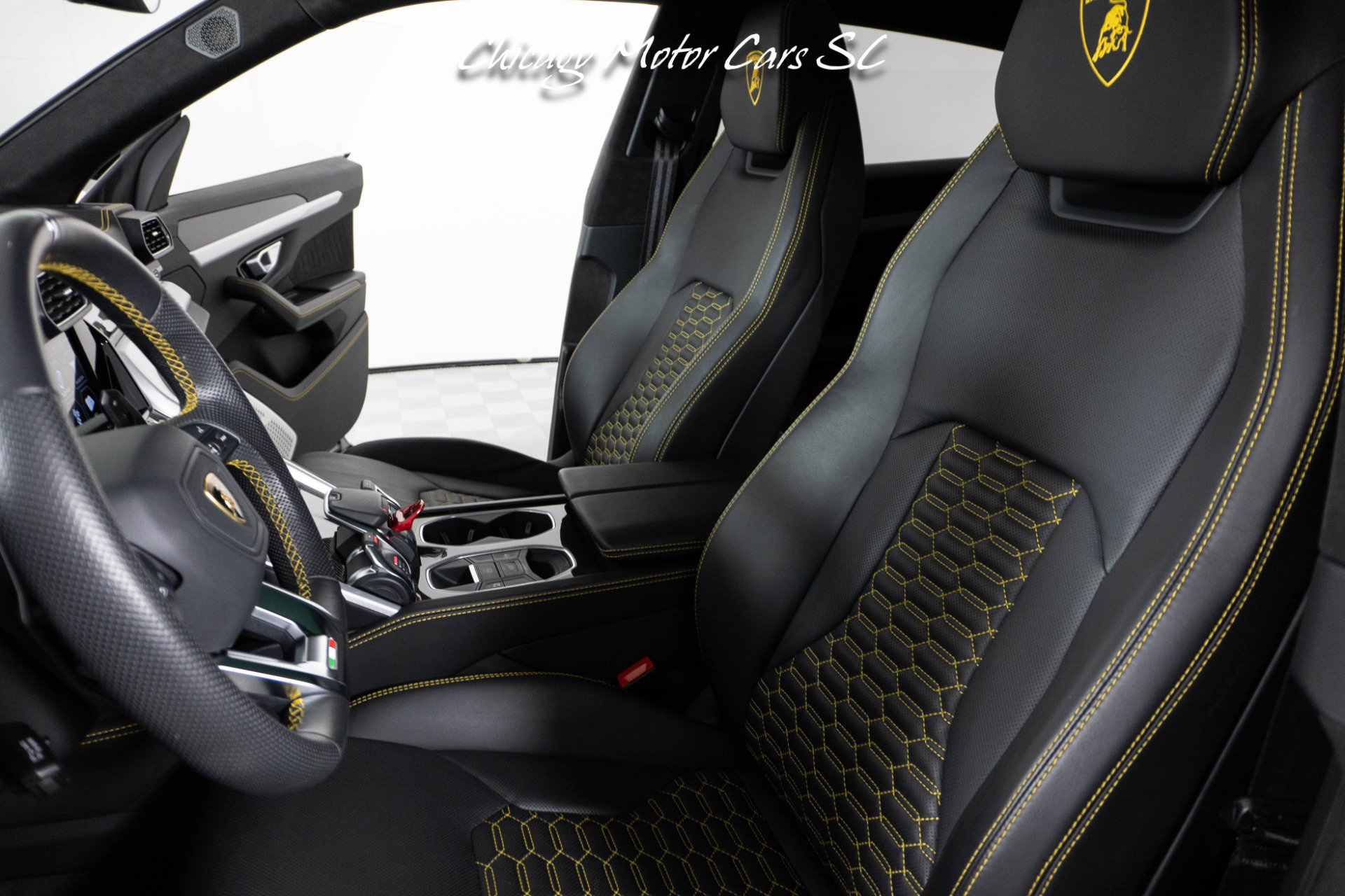 Used 2021 Lamborghini Urus AWD/4WD image 39