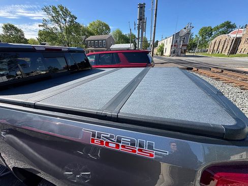 Used 2019 Chevrolet Silverado 1500 LT Trail Boss AWD/4WD image 8