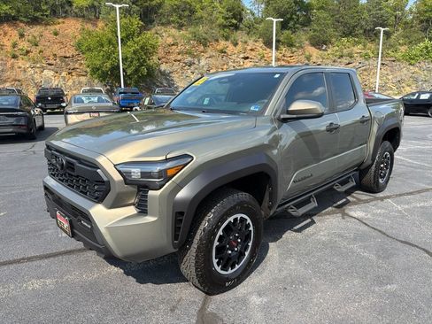 Used 2024 Toyota Tacoma TRD Off-Road AWD/4WD image 3