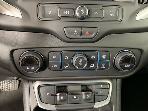 Used 2024 GMC Terrain SLE w/ Driver Convenience Package image 13