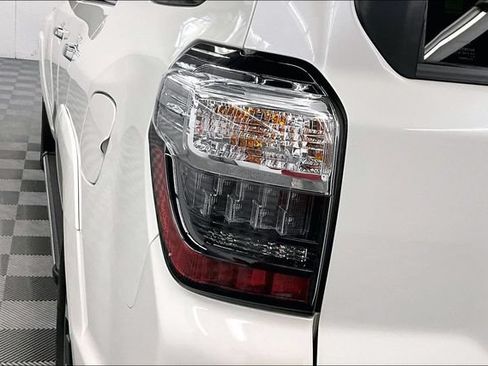 Used 2022 Toyota 4Runner Limited AWD/4WD image 34