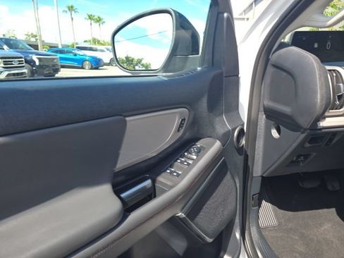 Used 2025 Ford Expedition Active RWD image 12