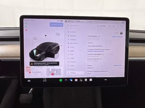 Used 2024 Tesla Model Y Long Range AWD/4WD image 23
