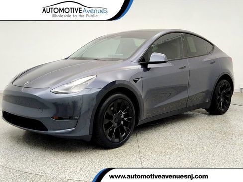 Used 2023 Tesla Model Y Long Range AWD/4WD image 1
