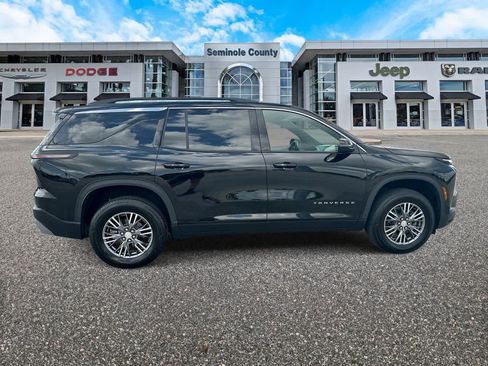Used 2026 Chevrolet Traverse LT FWD image 9