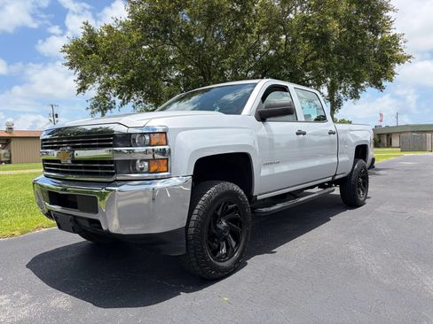 Used 2017 Chevrolet Silverado 2500 W/T RWD image 2