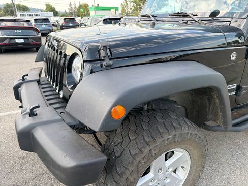Used 2017 Jeep Wrangler Sport w/ Quick Order Package 24S AWD/4WD image 2