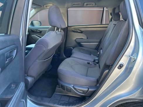 Used 2024 Toyota Highlander LE AWD/4WD image 14