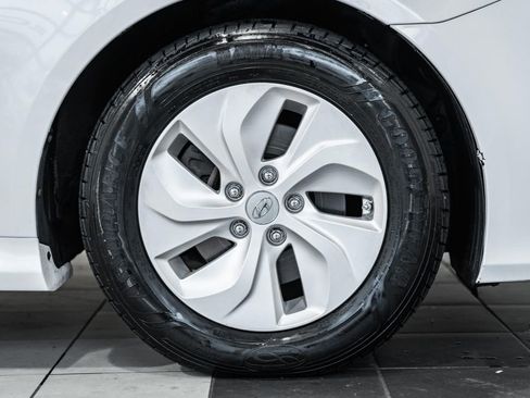 Used 2014 Hyundai Sonata Hybrid image 18