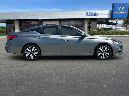 Used 2021 Nissan Altima 2.5 SV FWD image 9
