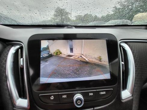 Used 2018 Chevrolet Malibu LT image 24