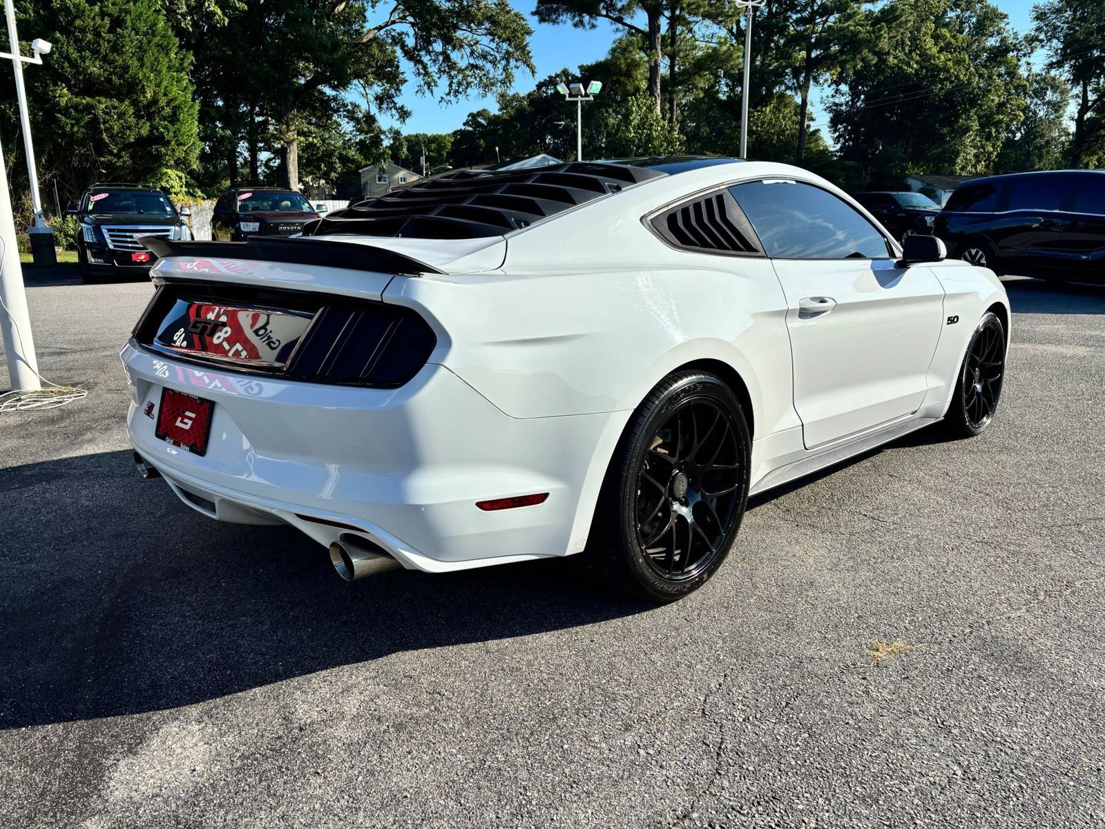 Used 2017 Ford Mustang GT w/ Black Accent Package RWD image 3
