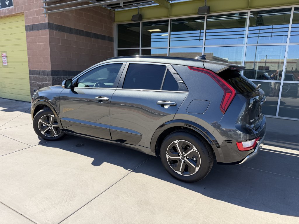 Used 2025 Kia Niro FWD image 5