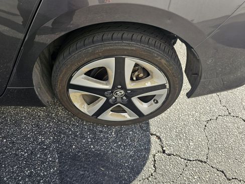 Used 2016 Toyota Prius Four Touring image 12