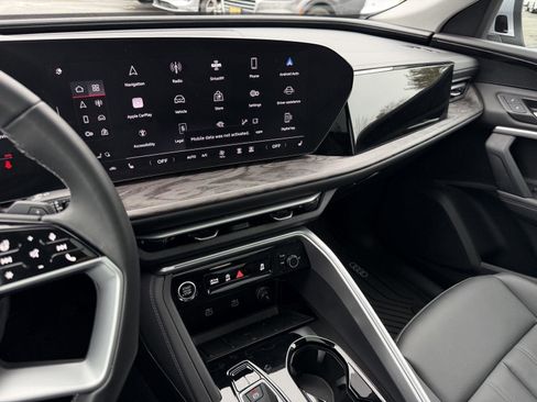 Used 2025 Audi Q5 Premium w/ Convenience Package image 17