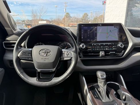 Used 2021 Toyota Highlander Platinum image 7