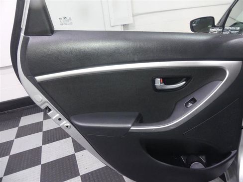 Used 2016 Hyundai Elantra GT FWD image 23