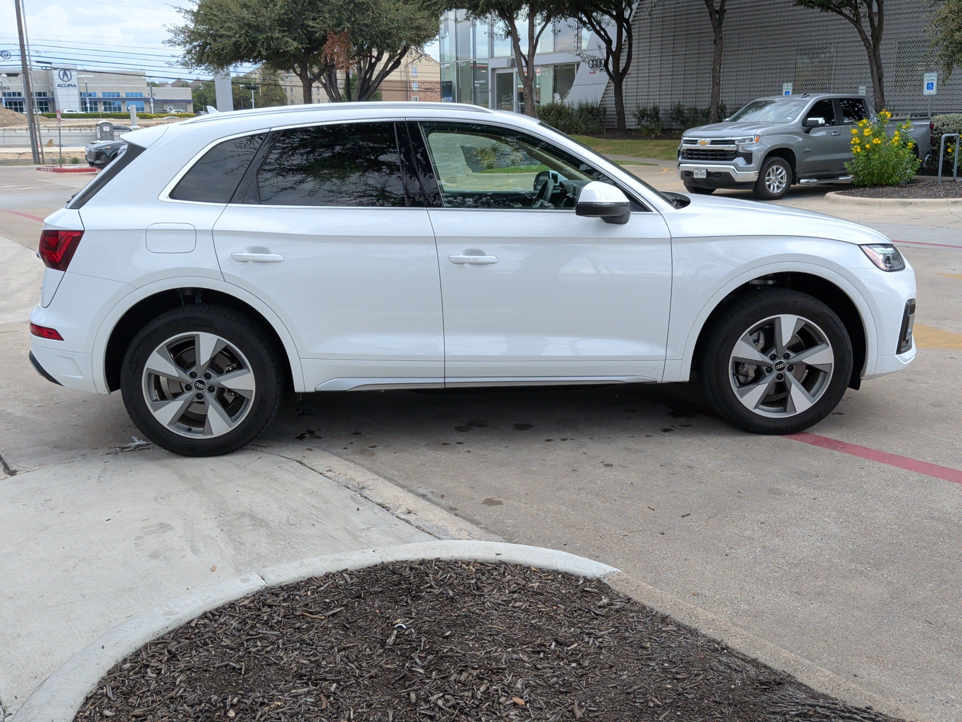 Used 2023 Audi Q5 2.0T Premium w/ Convenience Package AWD/4WD image 11