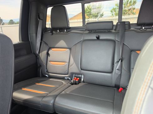 Used 2022 GMC Sierra 2500 AT4 w/ AT4 Preferred Package AWD/4WD image 20