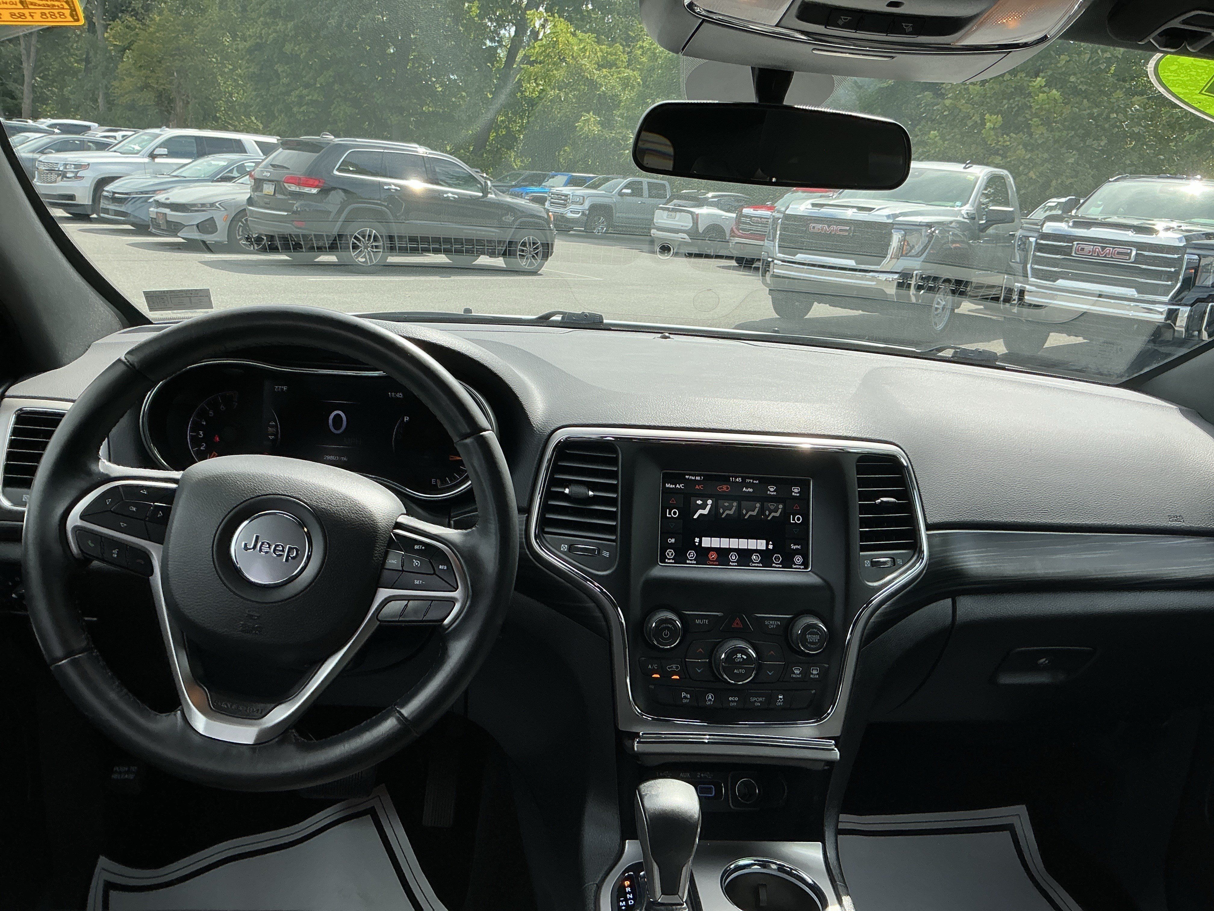 Used 2021 Jeep Grand Cherokee Laredo AWD/4WD image 11