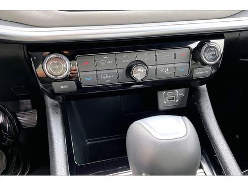 Certified 2024 Jeep Compass Limited image 29