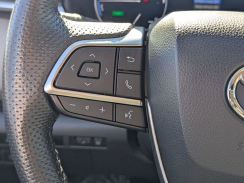 Used 2024 Toyota Sienna Limited image 15