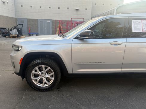 Used 2021 Jeep Grand Cherokee L Limited AWD/4WD image 10