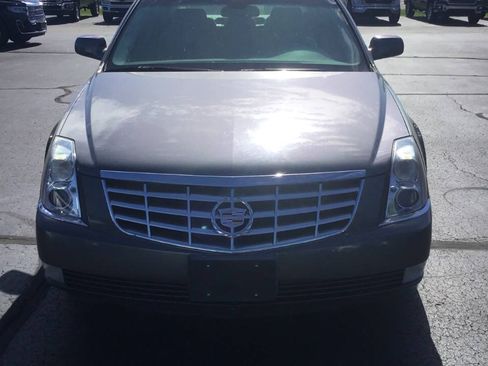 Used 2006 Cadillac DTS w/ Trunk Convenience Package FWD image 8