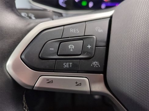 Used 2025 Volkswagen Taos SEL image 18