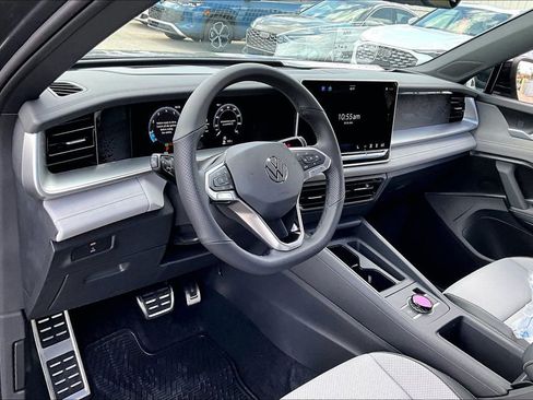 New 2026 Volkswagen Tiguan SE R-Line image 14