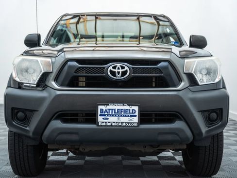 Used 2014 Toyota Tacoma PreRunner w/ Convenience Package RWD image 2