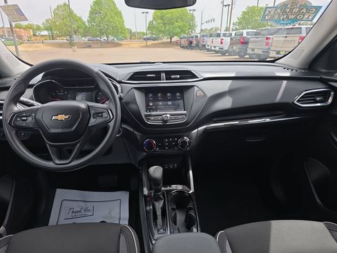 Used 2022 Chevrolet TrailBlazer LT AWD/4WD image 12