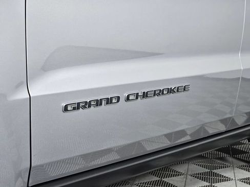 Used 2018 Jeep Grand Cherokee Limited AWD/4WD image 34