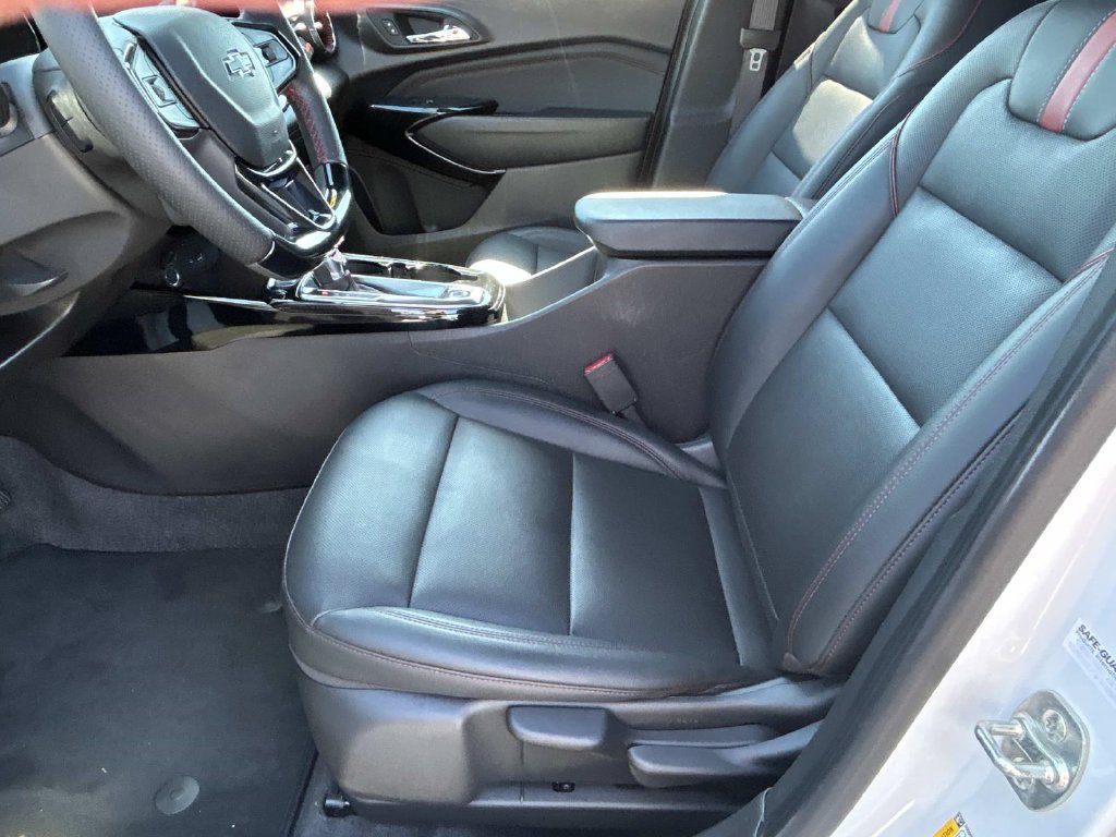 Used 2025 Chevrolet Trax RS w/ Driver Confidence Package FWD image 16