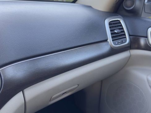 Used 2017 Jeep Grand Cherokee Laredo w/ Quick Order Package 2BE image 17