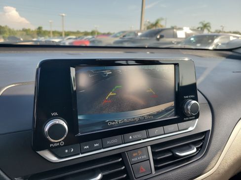 Used 2024 Nissan Altima 2.5 S FWD image 21