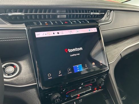 Used 2023 Jeep Grand Cherokee Limited image 17