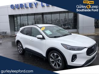 Used 2023 Ford Escape Platinum video 1