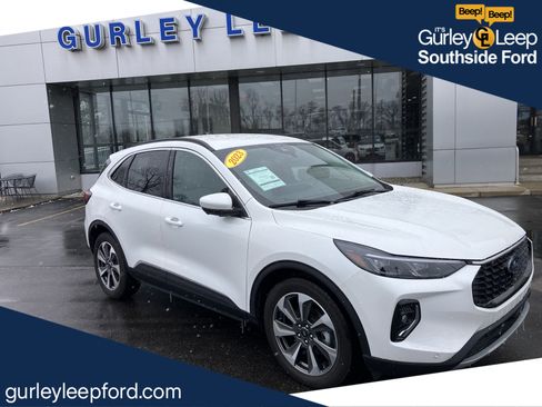 Used 2023 Ford Escape Platinum image 1