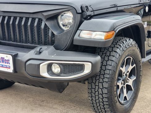 Used 2021 Jeep Gladiator Sport image 4