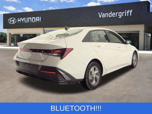 Used 2024 Hyundai Elantra SE FWD image 2