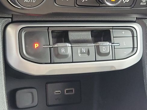 Used 2023 GMC Acadia SLE w/ Elevation Edition FWD image 15