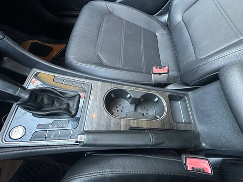 Used 2018 Volkswagen Passat 2.0T SE FWD image 26