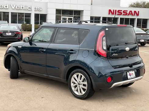 Used 2017 Kia Soul + image 7