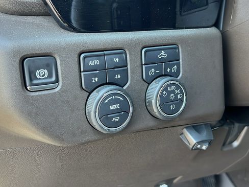 Used 2025 Chevrolet Silverado 1500 LT Trail Boss AWD/4WD image 31