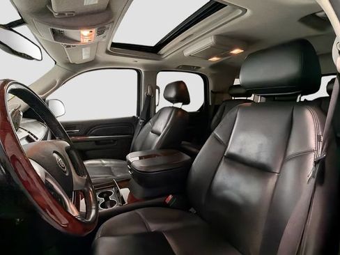 Used 2010 Cadillac Escalade Premium AWD/4WD image 19