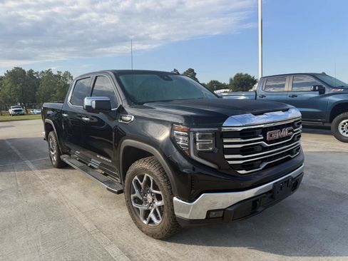 Used 2024 GMC Sierra 1500 SLT RWD image 2